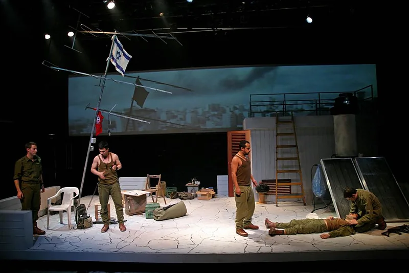 G 17 · Set design by Zeev Levy · Kameri Theater 2009 · 6