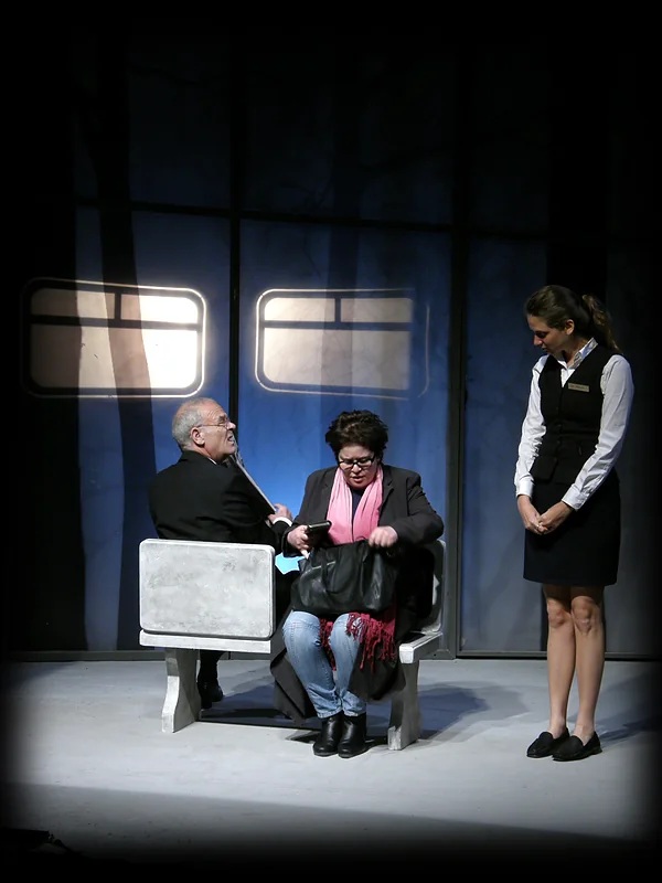 Glass Wall · Set design by Zeev Levy · Beit Lessin Theater 2011 · 3