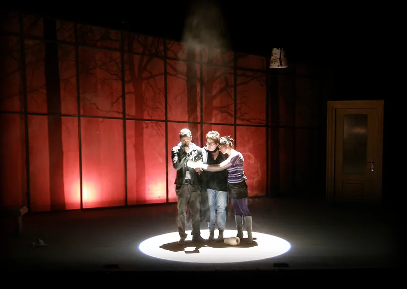 Glass Wall · Set design by Zeev Levy · Beit Lessin Theater 2011 · 6